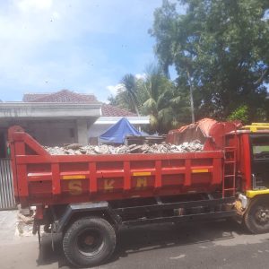 jasa buang puing bangunan dengan dump truck profesional
