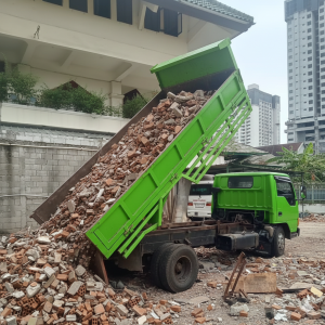 "jasa buang puing jakarta barat menggunakan dump truck"